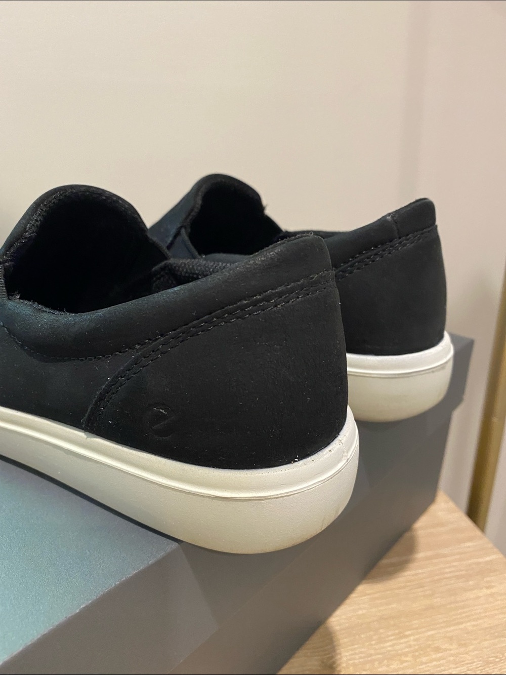 ECCO - Picture 3 of 11